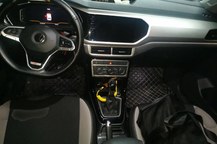 Used Volkswagen Tacqua 2020 1.5L Automatic Yue Center Console
