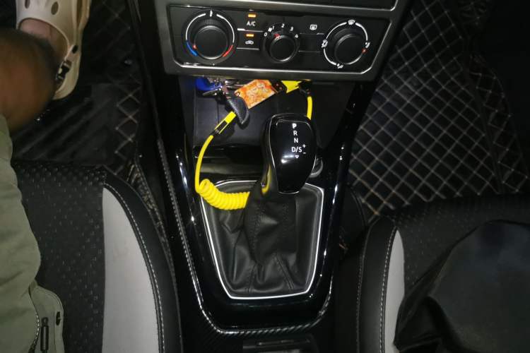 Used Volkswagen Tacqua 2020 1.5L Automatic Yue Gear Lever
