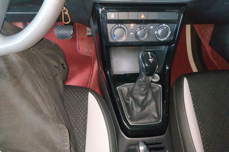 Used Volkswagen Tacqua 2020 1.5L Automatic Yue Gear Lever