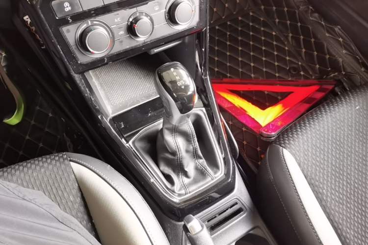 Used Volkswagen Tacqua 2020 1.5L Automatic Yue Gear Lever