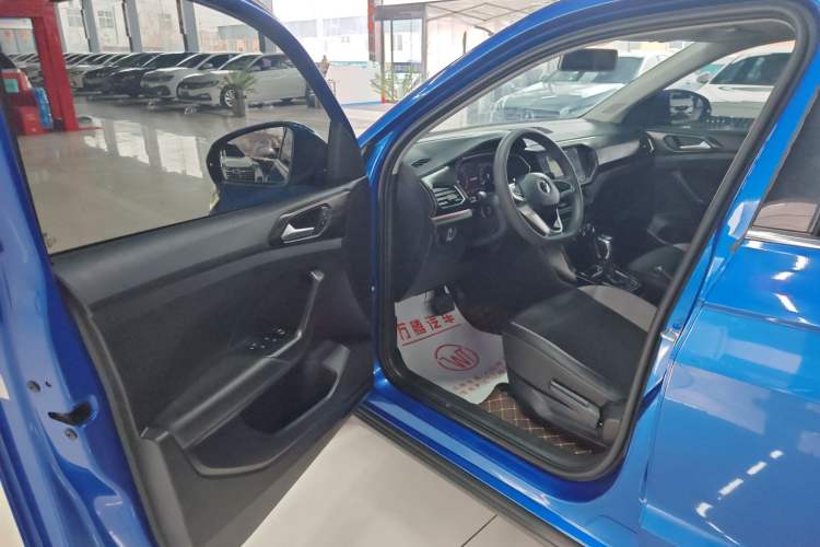 Used Volkswagen Tacqua 2020 1.5L Automatic Yue Interior 2