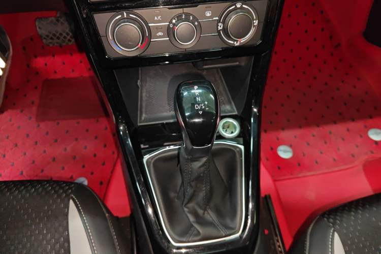 Used Volkswagen Tacqua 2020 1.5L Automatic Yue Gear Lever