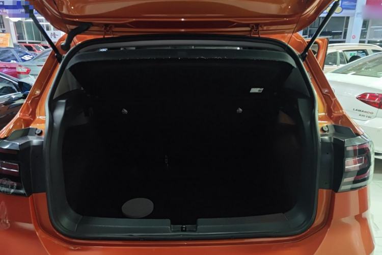 Used Volkswagen Tacqua 2020 1.5L Automatic Yue Trunk
