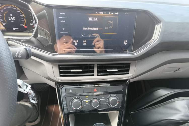 Used Volkswagen Tacqua 2020 1.5L Automatic Yue Audio And AC Panel