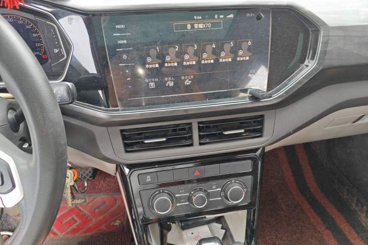 Used Volkswagen Tacqua 2020 1.5L Automatic Yue Audio And AC Panel