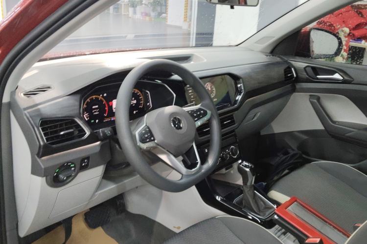 Used Volkswagen Tacqua 2020 1.5L Automatic Yue Center Console