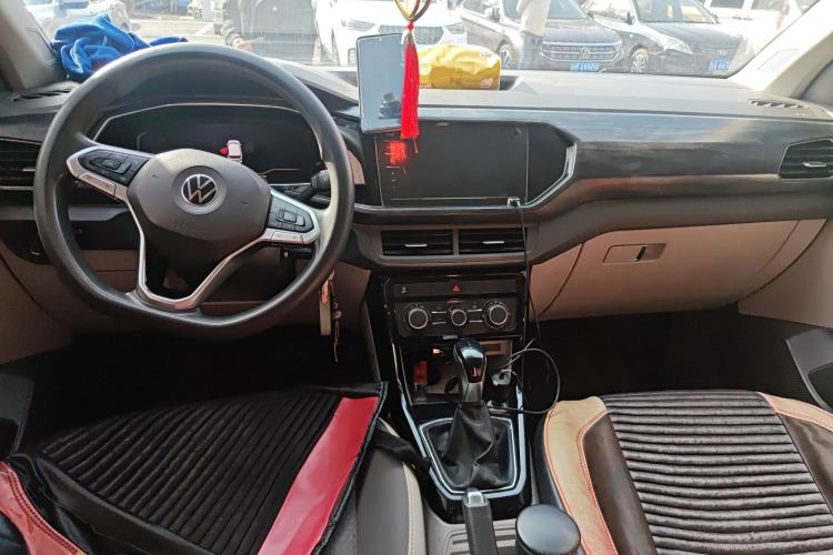 Used Volkswagen Tacqua 2020 1.5L Automatic Yue Center Console