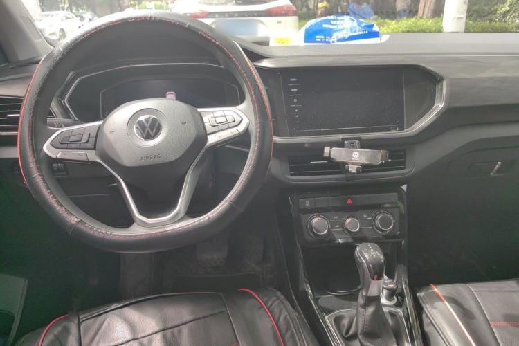 Used Volkswagen Tacqua 2020 1.5L Automatic Yue Center Console