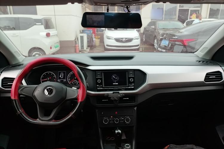 Used Volkswagen Tacqua 2020 1.5L Automatic Shang Center Console