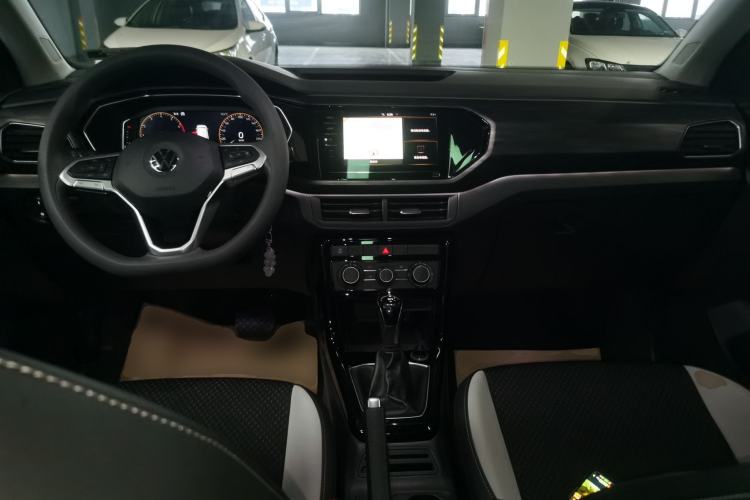 Used Volkswagen Tacqua 2020 1.5L Automatic Yue Center Console