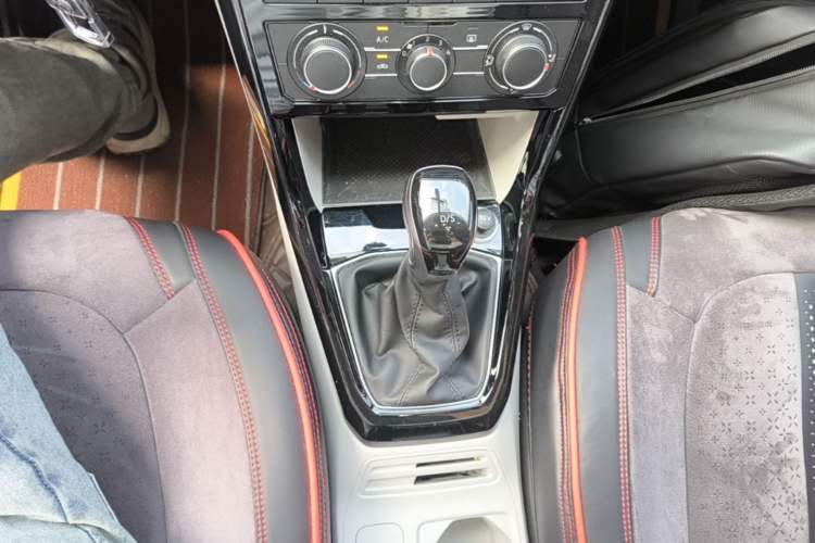 Used Volkswagen Tacqua 2020 1.5L Automatic Yue Gear Lever