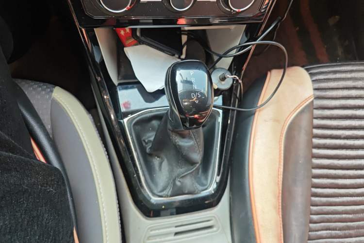 Used Volkswagen Tacqua 2020 1.5L Automatic Yue Gear Lever