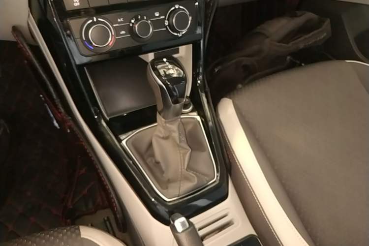 Used Volkswagen Tacqua 2020 1.5L Automatic Yue Gear Lever