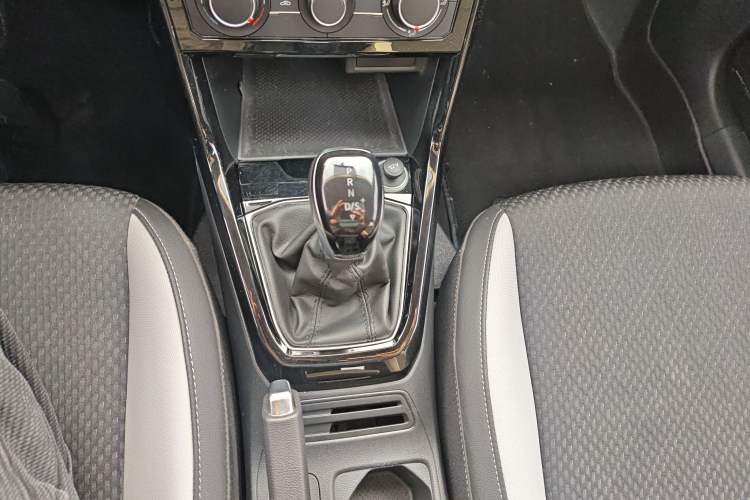 Used Volkswagen Tacqua 2020 1.5L Automatic Yue Gear Lever
