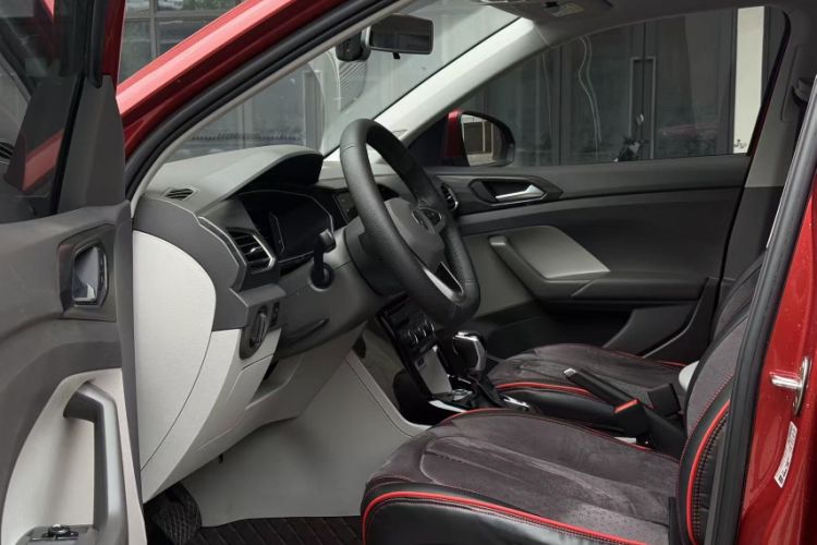 Used Volkswagen Tacqua 2020 1.5L Automatic Yue Interior 2