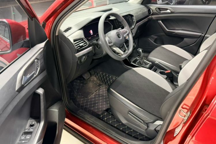 Used Volkswagen Tacqua 2020 1.5L Automatic Yue Interior 2