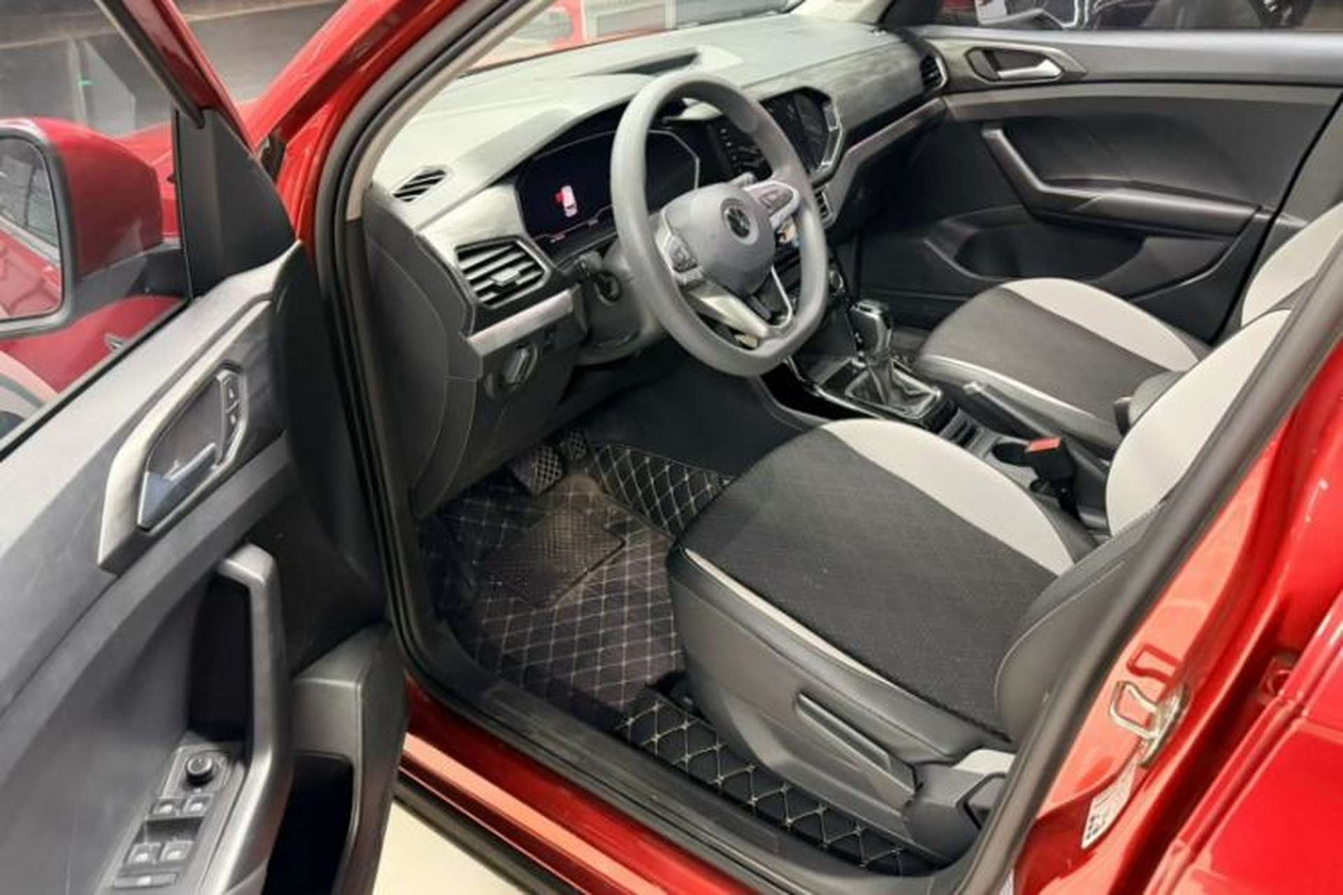 Used Volkswagen Tacqua 2020 1.5L Automatic Yue Interior 2