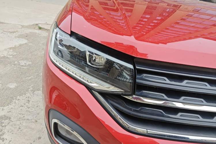 Used Volkswagen Tacqua 2020 1.5L Automatic Yue Right Front Headlight