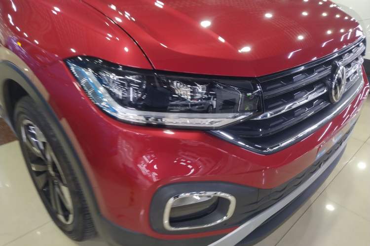 Used Volkswagen Tacqua 2020 1.5L Automatic Yue Right Front Headlight
