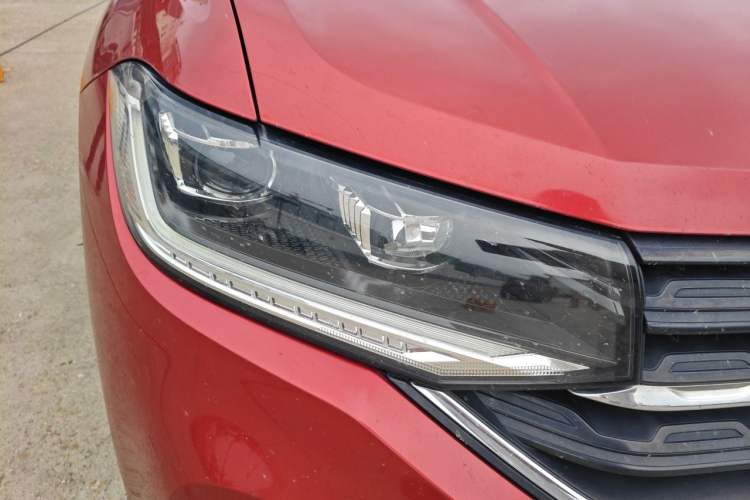 Used Volkswagen Tacqua 2020 1.5L Automatic Yue Right Front Headlight