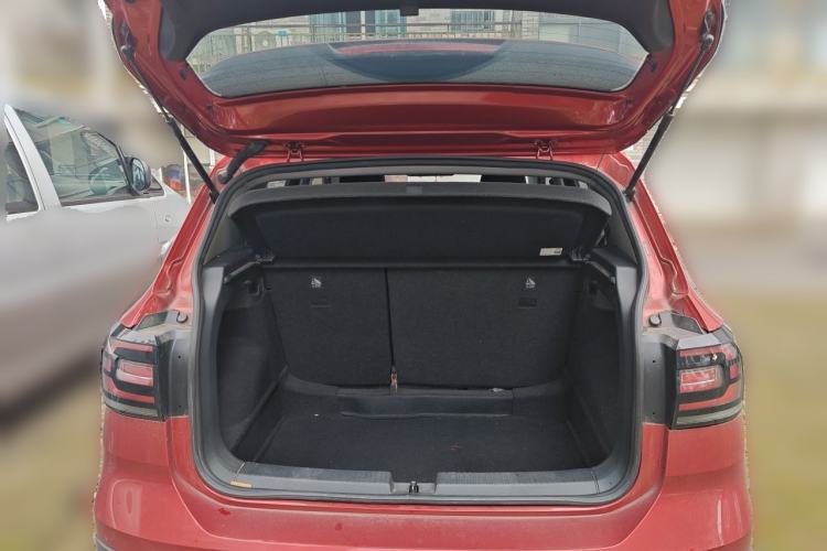 Used Volkswagen Tacqua 2020 1.5L Automatic Shang Trunk