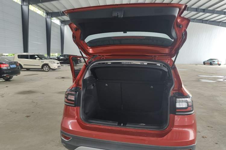 Used Volkswagen Tacqua 2020 1.5L Automatic Yue Trunk