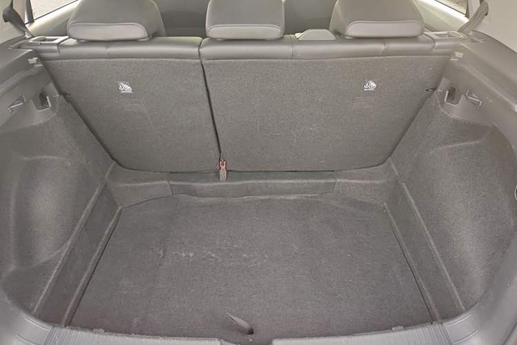 Used Volkswagen Tacqua 2020 1.5L Automatic Yue Trunk
