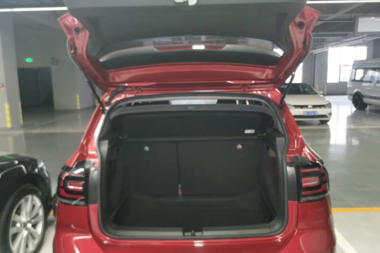 Used Volkswagen Tacqua 2020 1.5L Automatic Yue Trunk