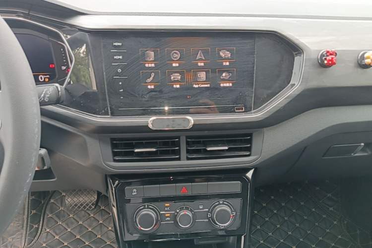Used Volkswagen Tacqua 2020 1.5L Automatic Yue Audio And AC Panel