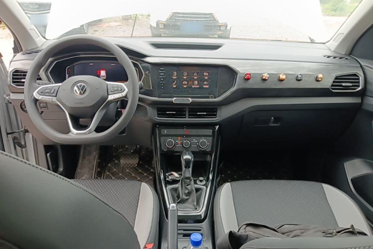 Used Volkswagen Tacqua 2020 1.5L Automatic Yue Center Console