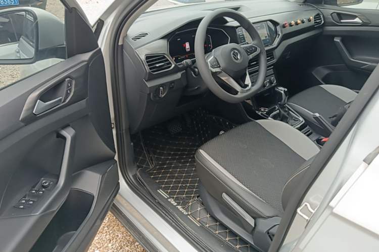 Used Volkswagen Tacqua 2020 1.5L Automatic Yue Driver Seat
