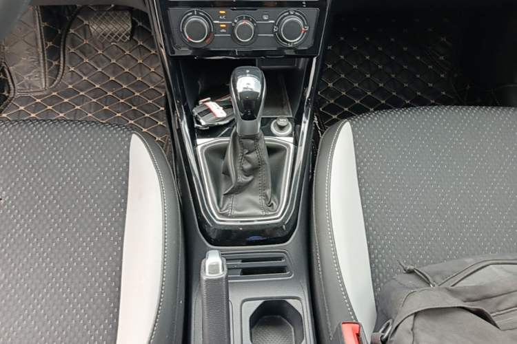 Used Volkswagen Tacqua 2020 1.5L Automatic Yue Gear Lever