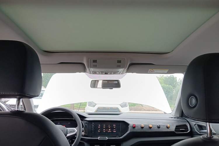 Used Volkswagen Tacqua 2020 1.5L Automatic Yue Headliner
