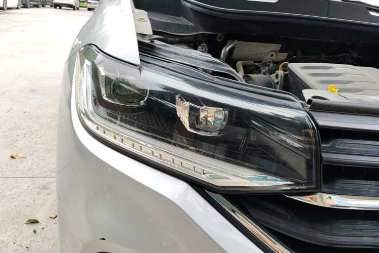 Used Volkswagen Tacqua 2020 1.5L Automatic Yue Right Front Headlight