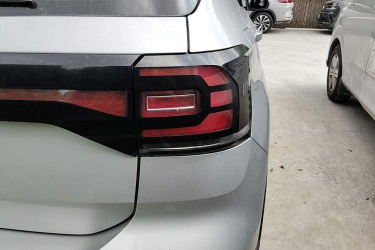 Used Volkswagen Tacqua 2020 1.5L Automatic Yue Right Rear Taillight
