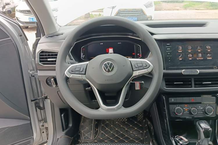 Used Volkswagen Tacqua 2020 1.5L Automatic Yue Steering Wheel