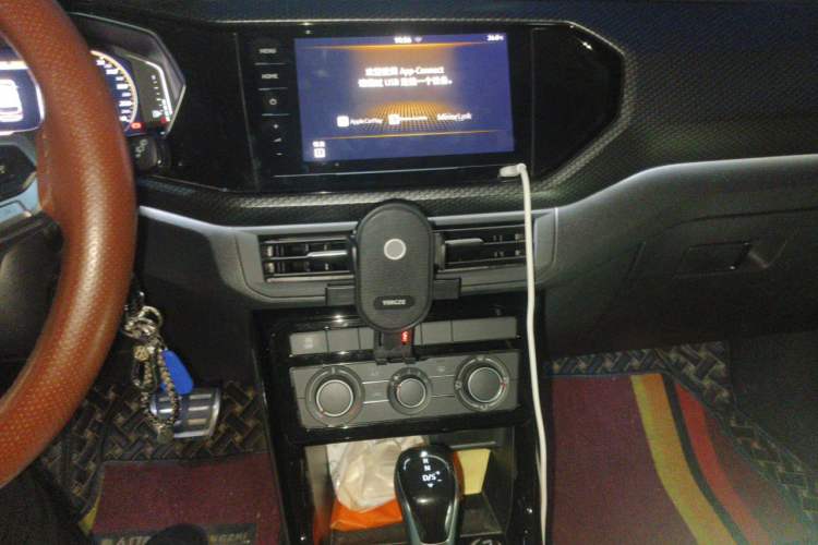 Used Volkswagen Tacqua 2020 1.5L Automatic R-Line Audio And AC Panel