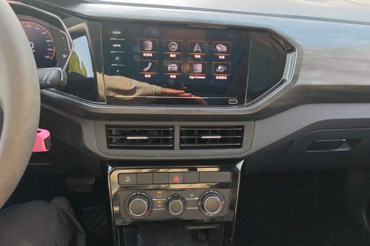 Used Volkswagen Tacqua 2020 1.5L Automatic Yue Audio And AC Panel