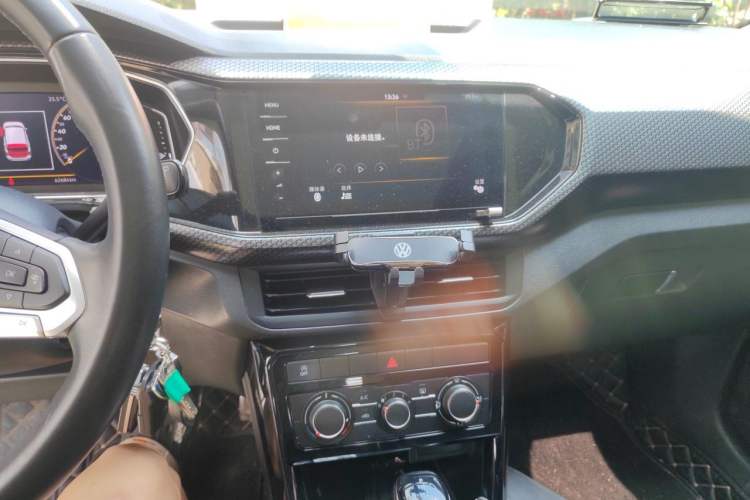 Used Volkswagen Tacqua 2020 1.5L Automatic R-Line Audio And AC Panel