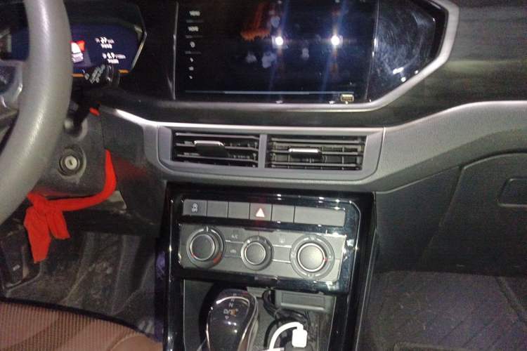 Used Volkswagen Tacqua 2020 1.5L Automatic Yue Audio And AC Panel