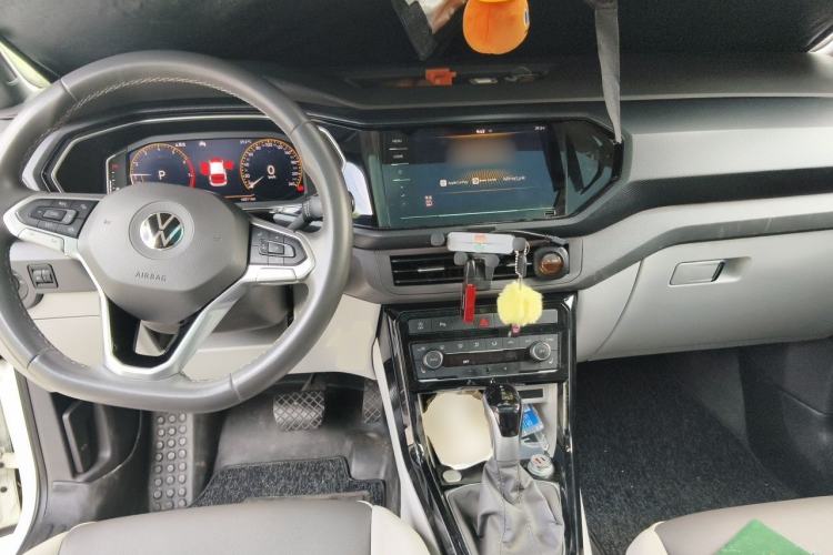 Used Volkswagen Tacqua 2020 280TSI DSG EnjoyPro Center Console
