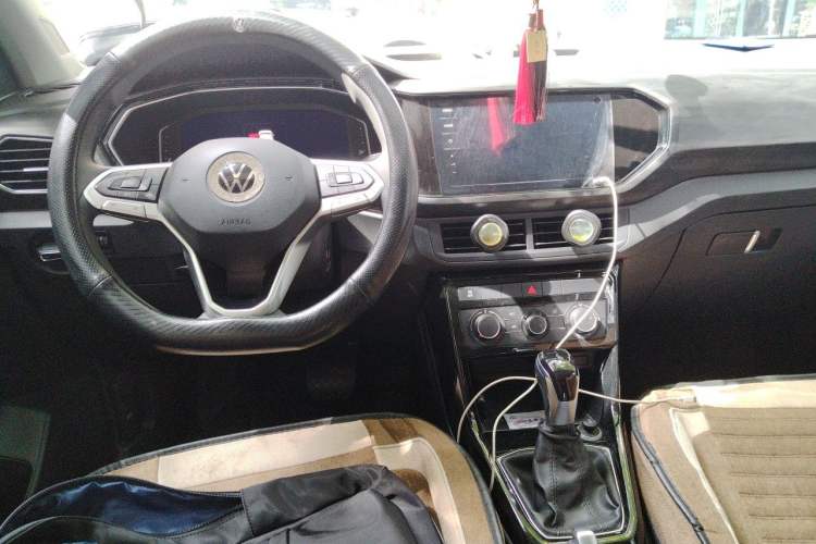 Used Volkswagen Tacqua 2020 1.5L Automatic Yue Center Console