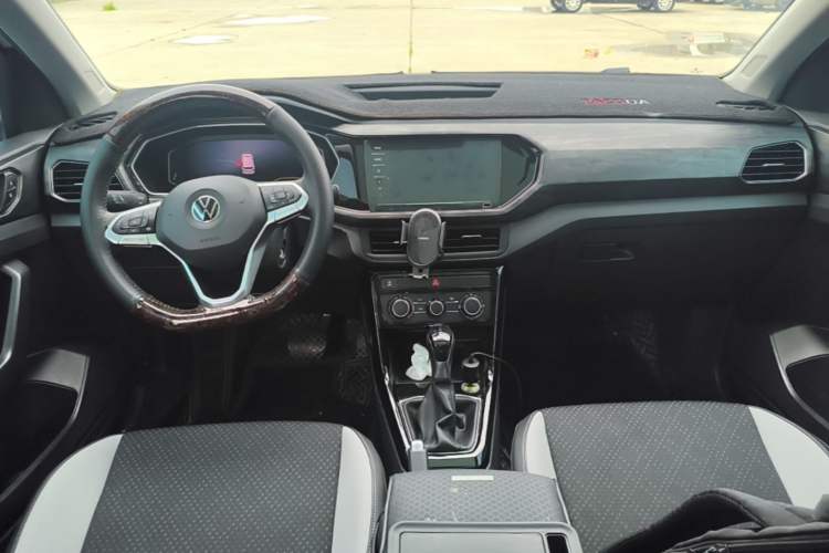 Used Volkswagen Tacqua 2020 1.5L Automatic Yue Center Console