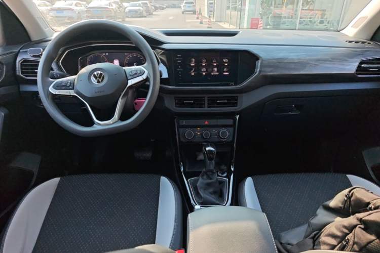 Used Volkswagen Tacqua 2020 1.5L Automatic Yue Center Console