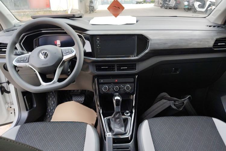 Used Volkswagen Tacqua 2020 1.5L Automatic Yue Center Console