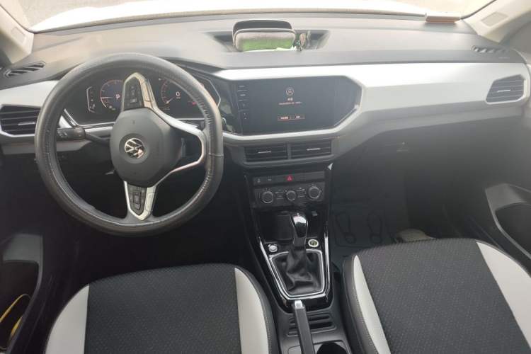 Used Volkswagen Tacqua 2020 1.5L Automatic Yue Center Console