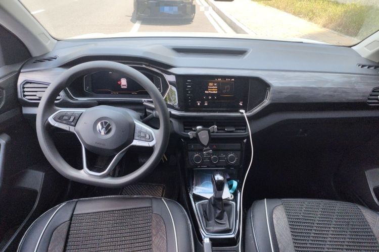 Used Volkswagen Tacqua 2020 1.5L Automatic Yue Center Console
