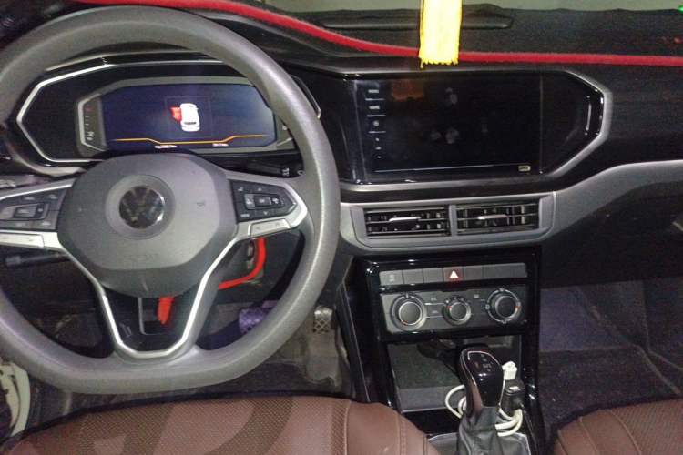 Used Volkswagen Tacqua 2020 1.5L Automatic Yue Center Console