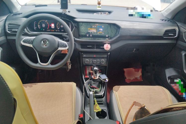 Used Volkswagen Tacqua 2020 1.5L Automatic Yue Center Console