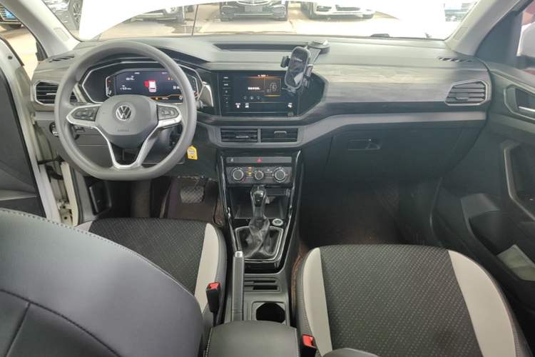 Used Volkswagen Tacqua 2020 1.5L Automatic Yue Center Console
